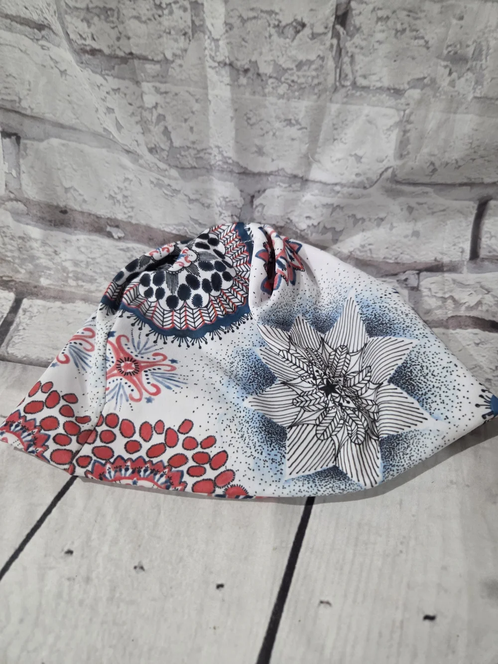 Women's Skida White Floral Print Headband - Coral & Navy Accents